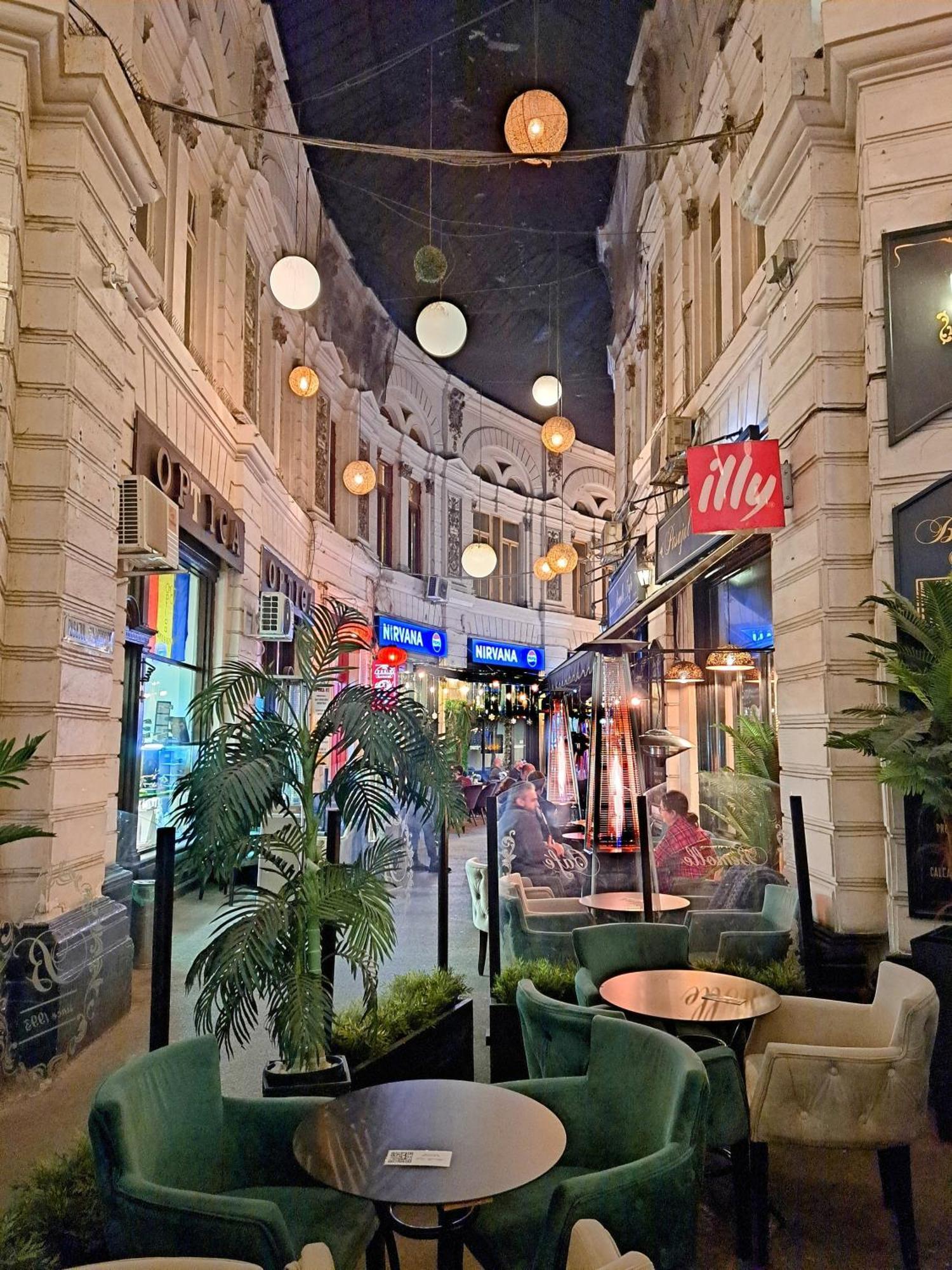 Appartamento Amytis Flat Old City Bucarest Esterno foto